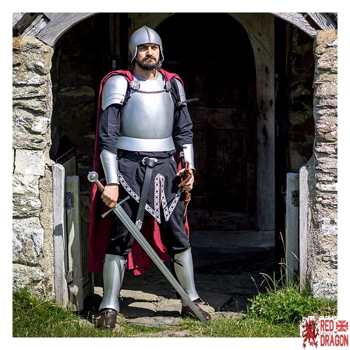 Knight Errant Greaves (Leg Armour)